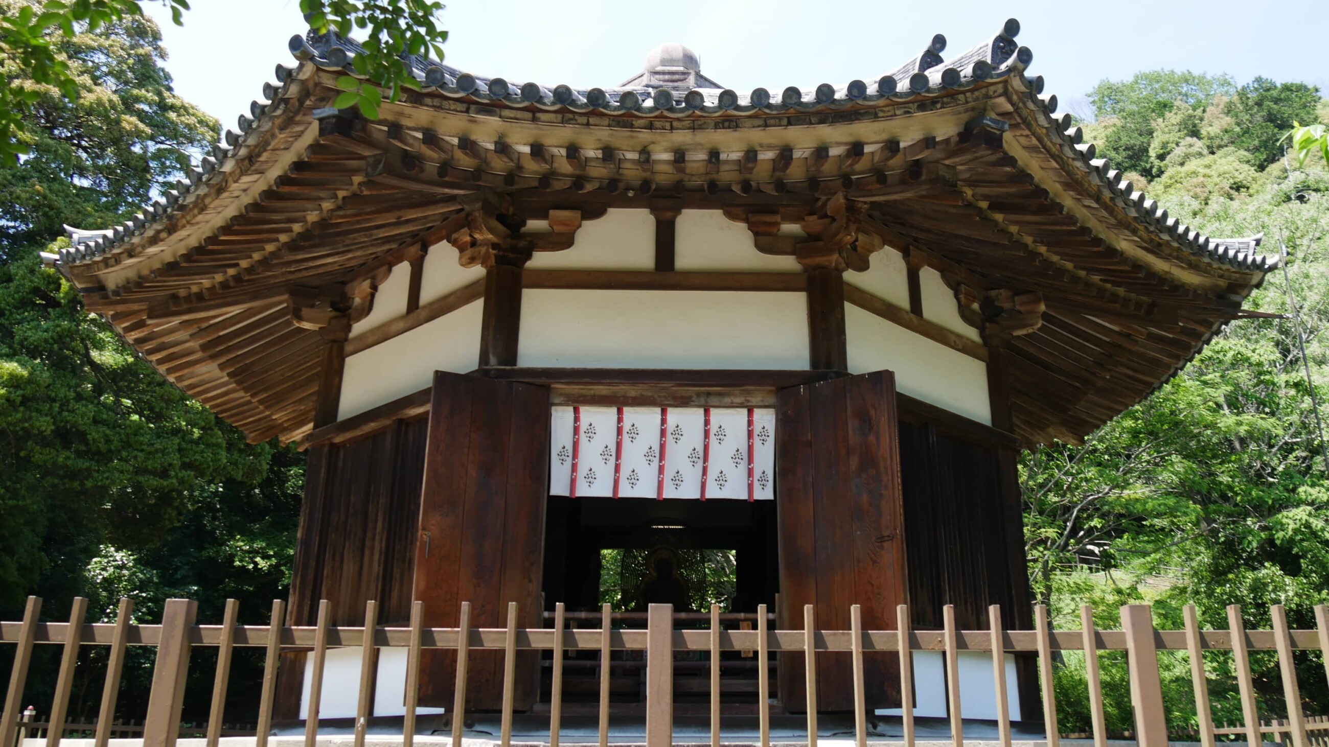 榮山寺国宝八角円堂