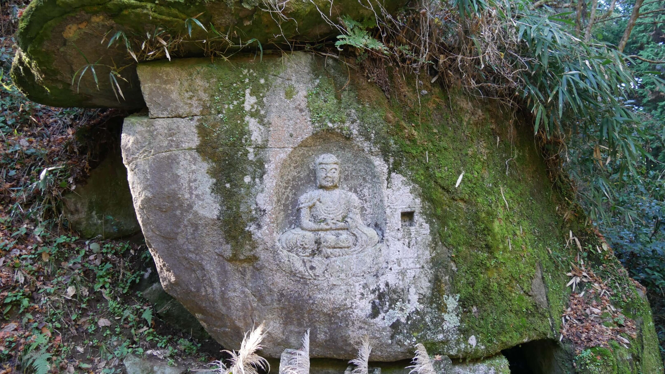 「カラス（唐臼）の壺二尊」