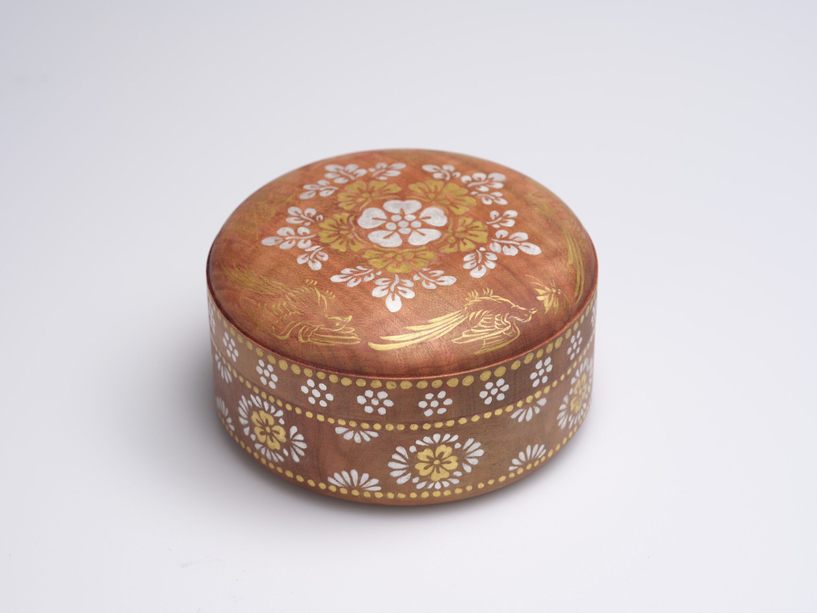 正倉院宝物の再現：金銀絵碁子合子